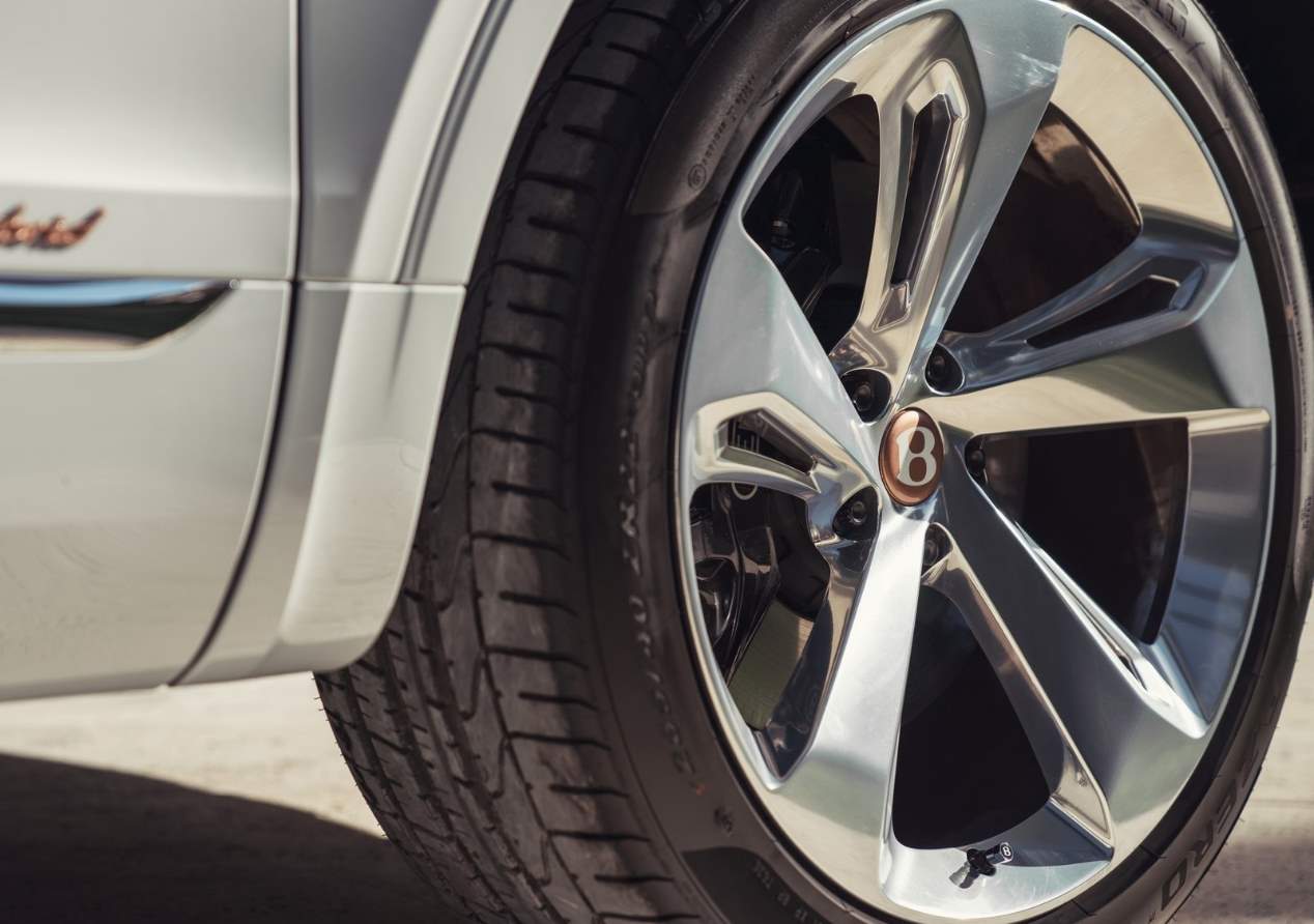 Bentley apostará por la electrificación, con un eléctrico puro en 2025