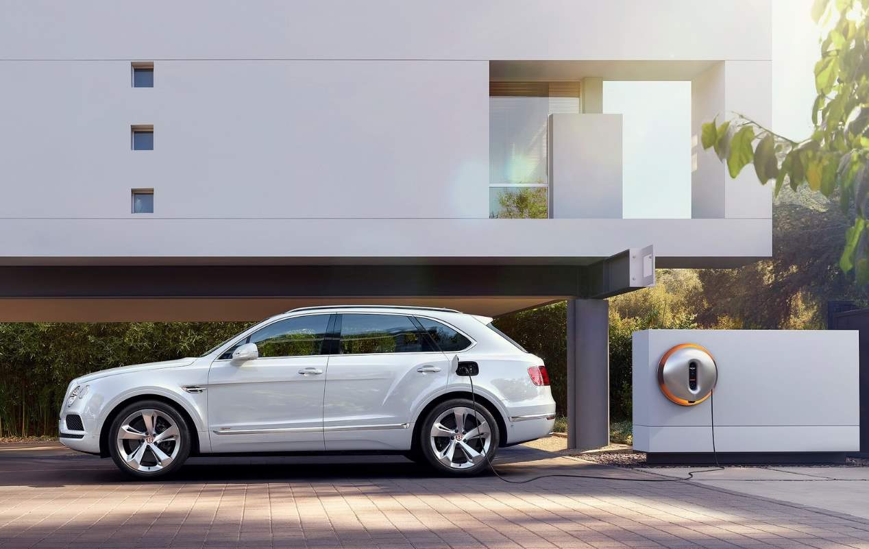 Bentley apostará por la electrificación, con un eléctrico puro en 2025