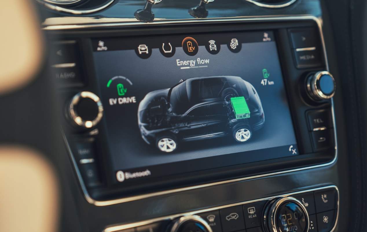 Bentley apostará por la electrificación, con un eléctrico puro en 2025