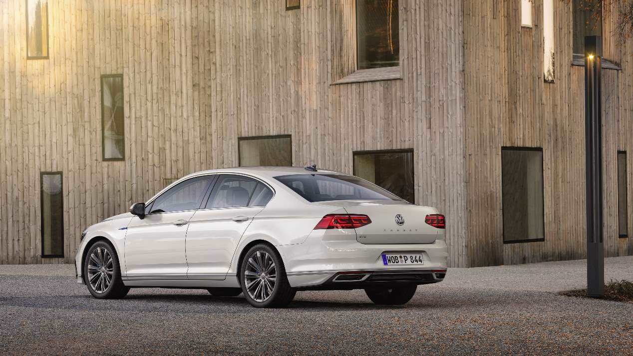 Opel Insignia 2020 vs VW Passat 2019: duelo de nuevas berlinas