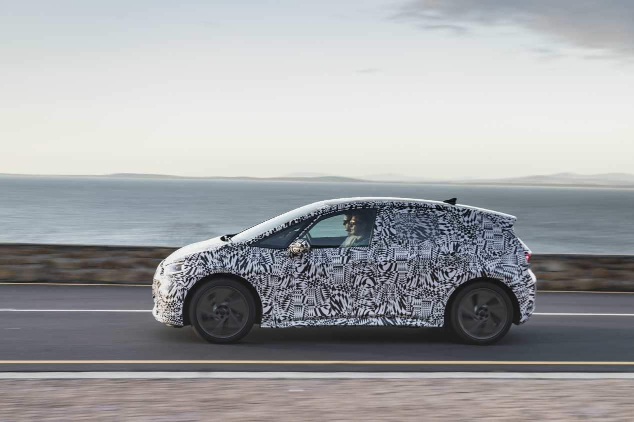 VW Golf 8 vs VW ID.3: ¿qué compacto será mejor, el convencional o el eléctrico? 