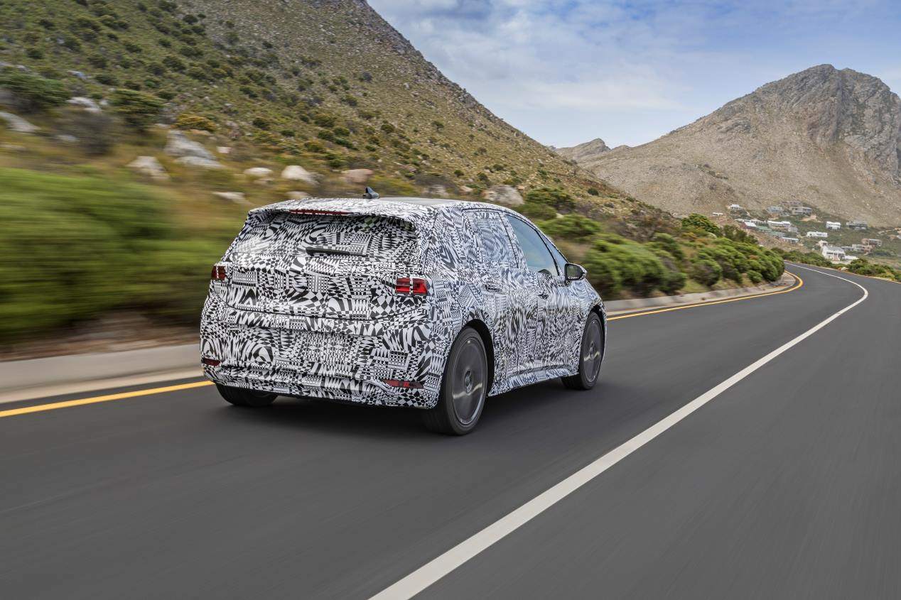 VW Golf 8 vs VW ID.3: ¿qué compacto será mejor, el convencional o el eléctrico? 