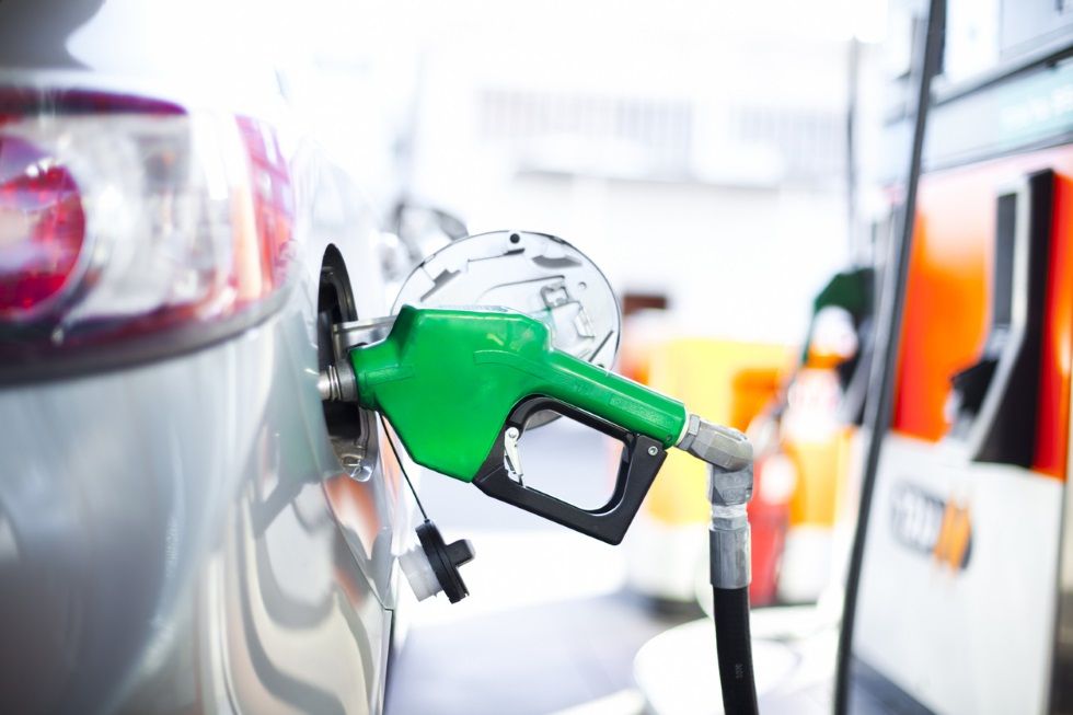 Los coches de gasolina, por encima de los diésel ya en facturación: primera vez en 15 años