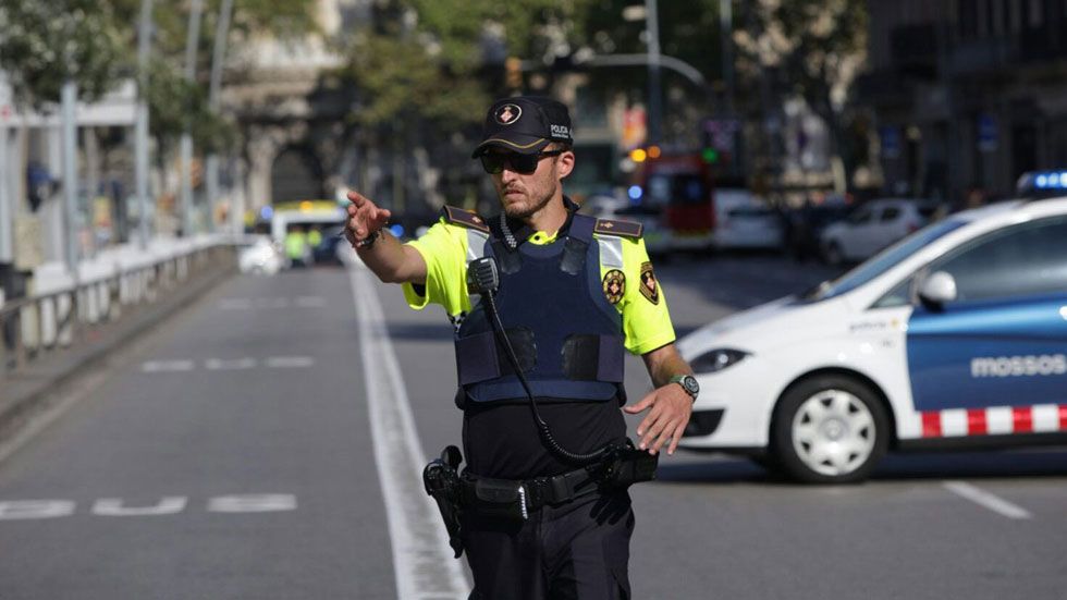 Hasta 100 euros de multa a los coches que circulen sin etiqueta de la DGT