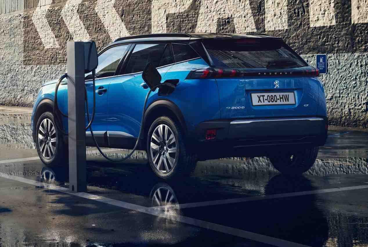 Peugeot 2008 vs Renault Captur: los dos SUV que llegan 