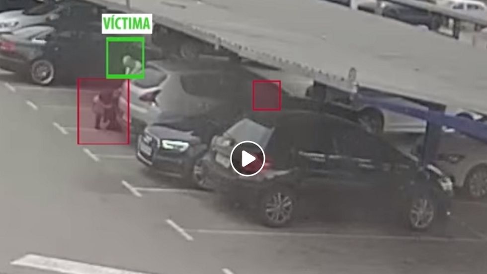 El nuevo método de los ladrones para robar en tu coche: así actúan, en vídeos