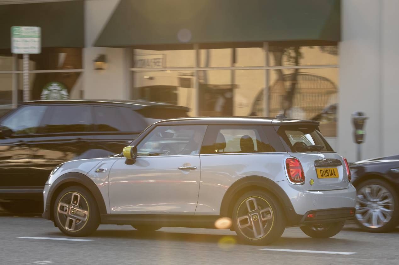 El Mini Cooper SE eléctrico ya tiene precio para España
