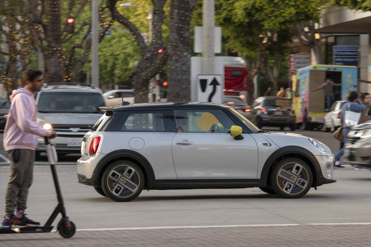 El Mini Cooper SE eléctrico ya tiene precio para España