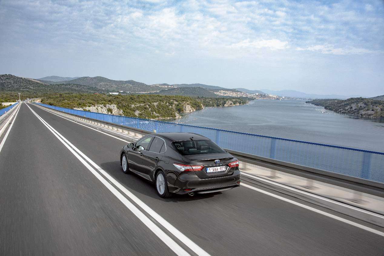 Toyota Camry 2019 vs VW Passat: así son las nuevas berlinas