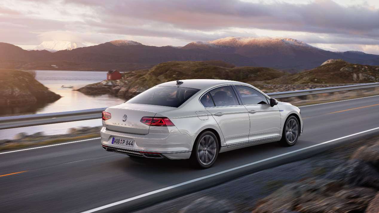 Toyota Camry 2019 vs VW Passat: así son las nuevas berlinas