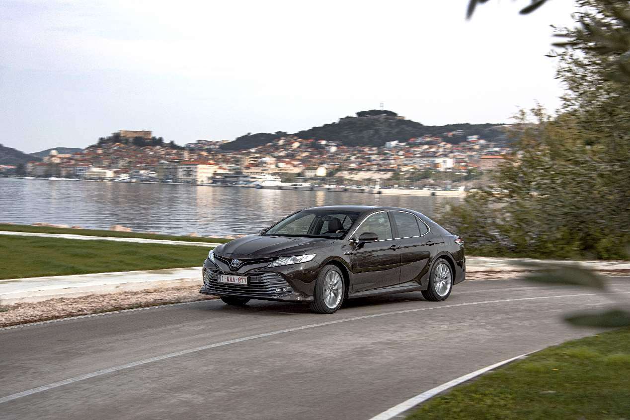 Toyota Camry 2019 vs VW Passat: así son las nuevas berlinas