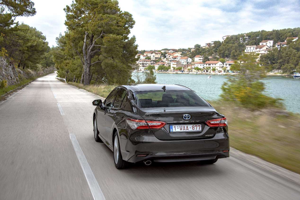 Toyota Camry 2019 vs VW Passat: así son las nuevas berlinas