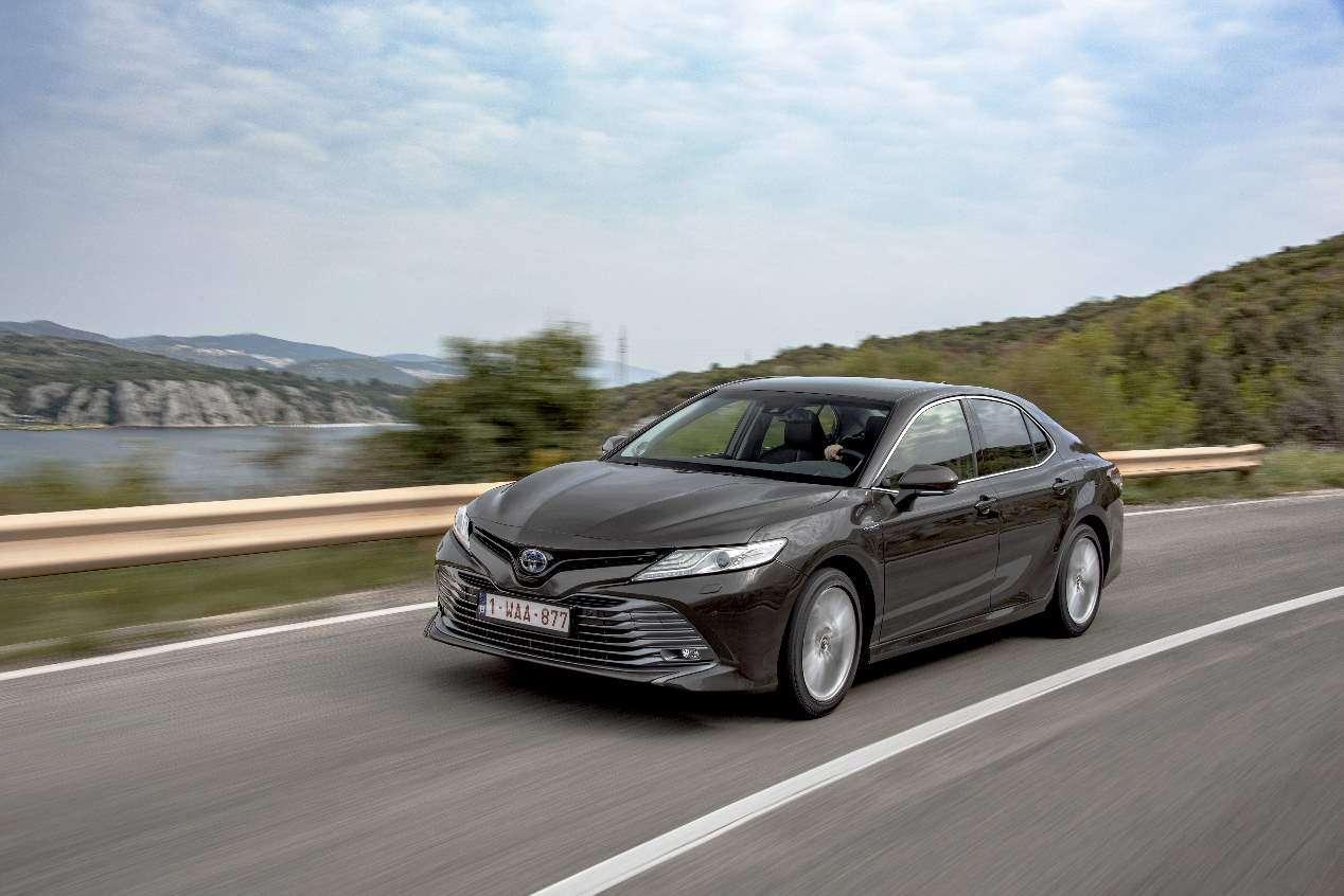 Toyota Camry 2019 vs VW Passat: así son las nuevas berlinas