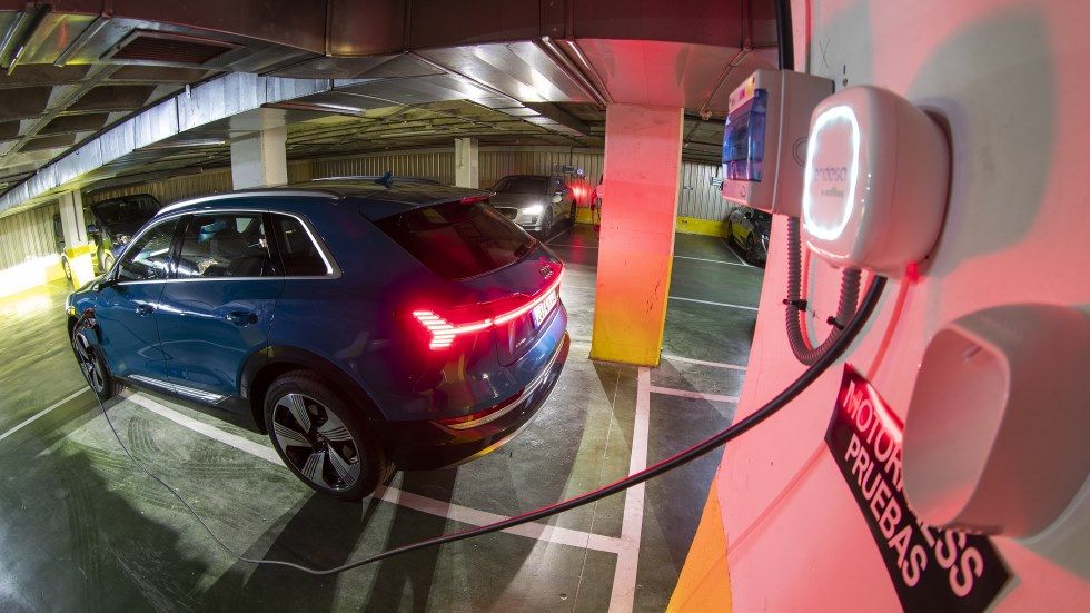 Qué puntos de carga para coches eléctricos pueden instalarse en una comunidad, y cuánto tarda
