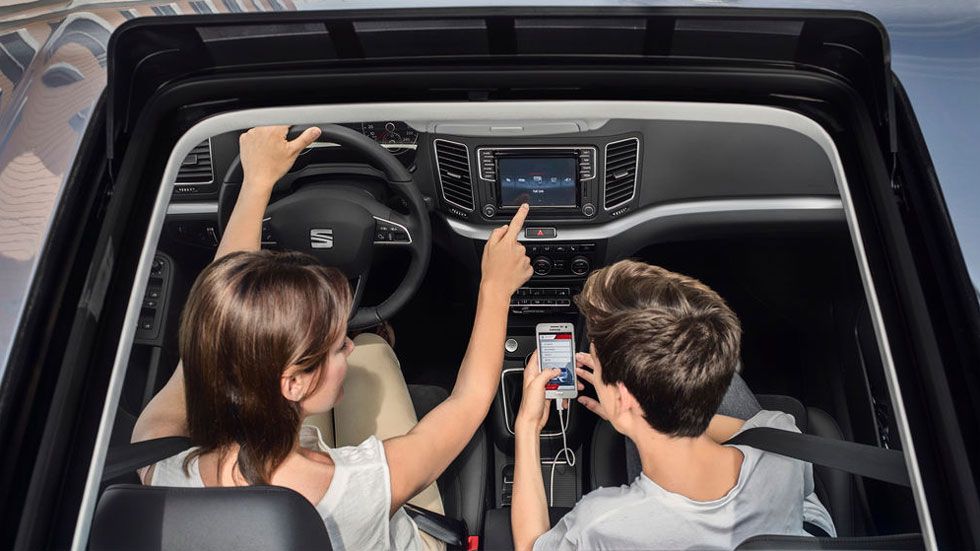 Redes sociales y conducción: estadísticas de un problema cada día mayor