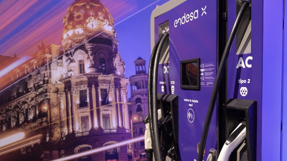 ¿Hay siempre que aumentar la potencia contratada al instalar puntos de carga para coches eléctricos? ¿De qué depende?
