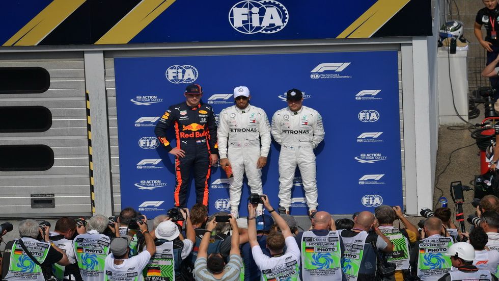 Los tres primeros pilotos de la parrilla: Hamilton, Verstappen y Bottas
