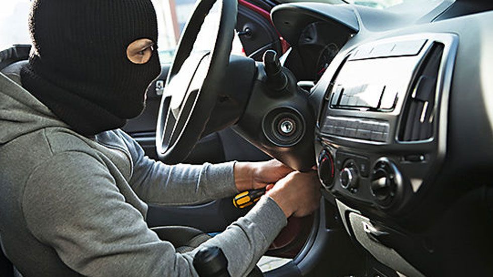 Que no te engañen este verano: todos los timos y estafas de los que te avisa la policía