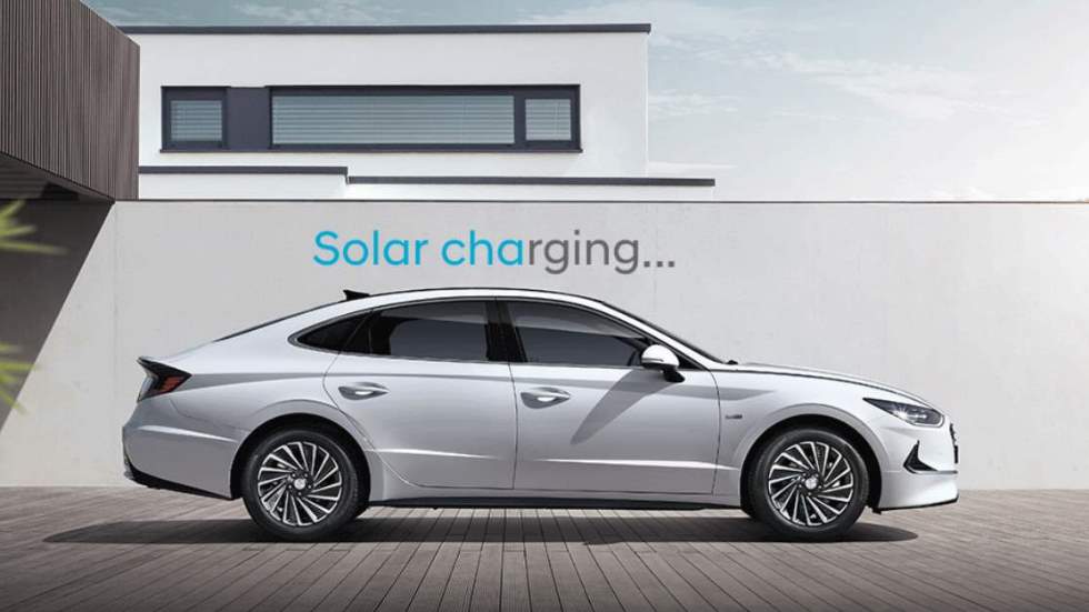 El Hyundai Sonata Hybrid 2020, con techo solar que carga la batería