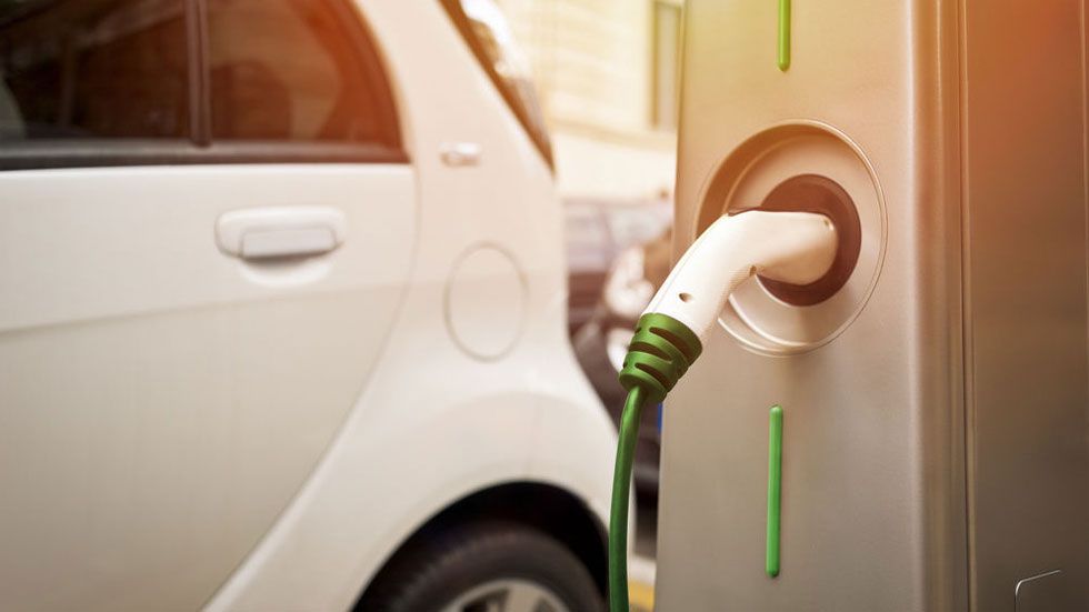 ¿Cuántos millones de coches eléctricos habrá en España en el año 2040?