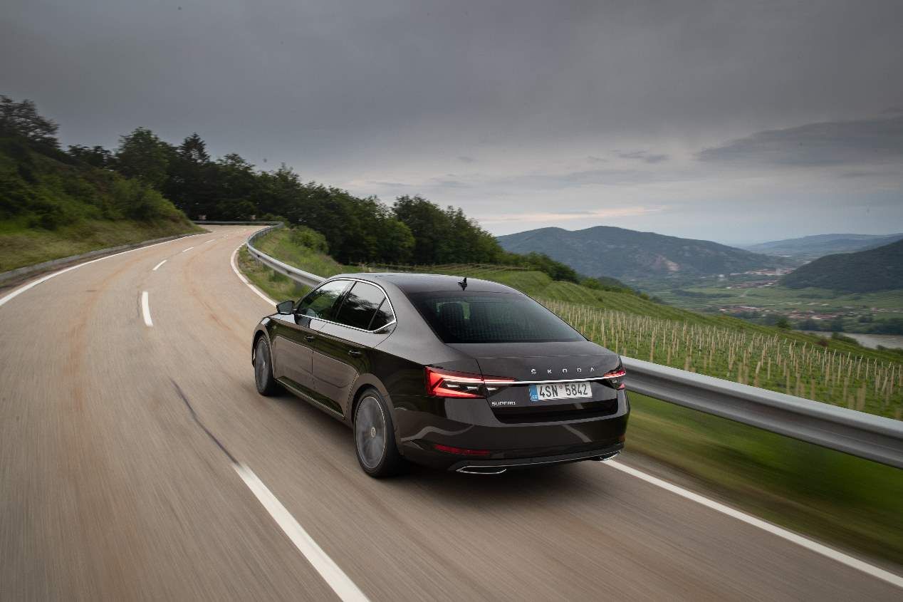 Skoda Superb 2019 vs Opel Insignia 2020, el nuevo gran duelo de berlinas