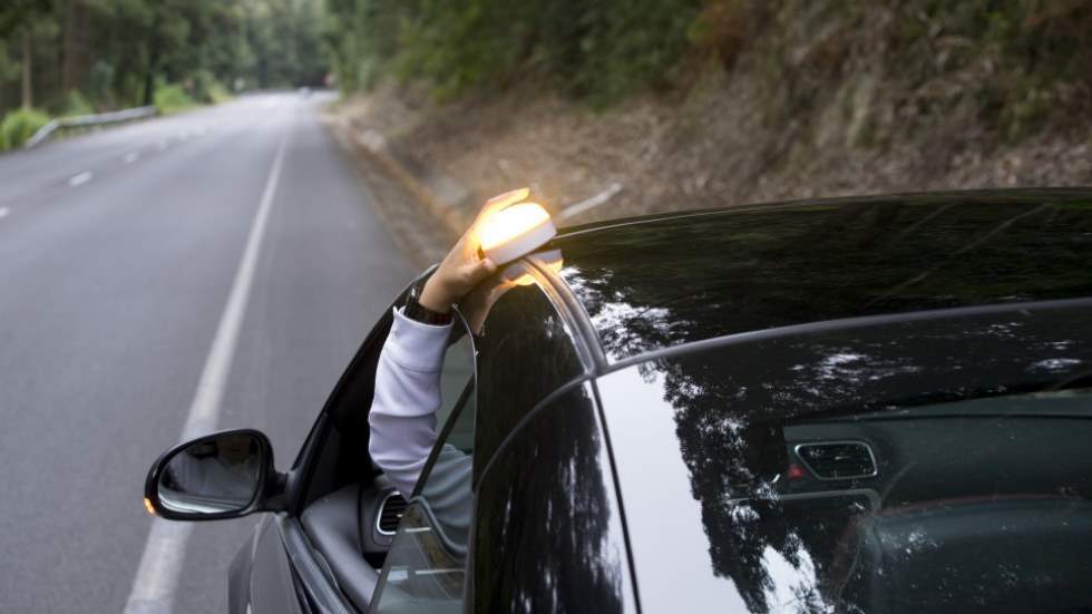 Cómo actuar bien ante una avería o un accidente en carretera: pasos a seguir