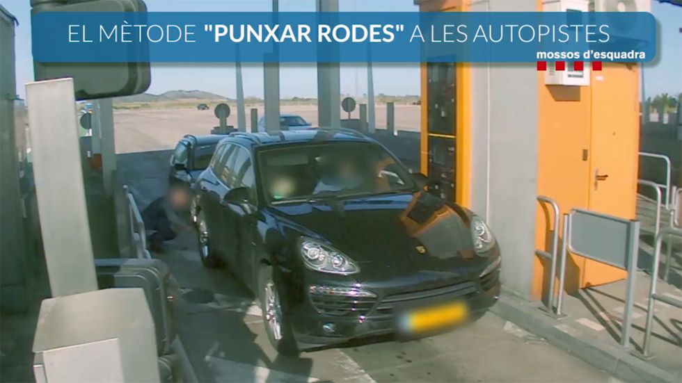 La Policía te muestra en vídeo cómo pueden robarte el coche en una gasolinera