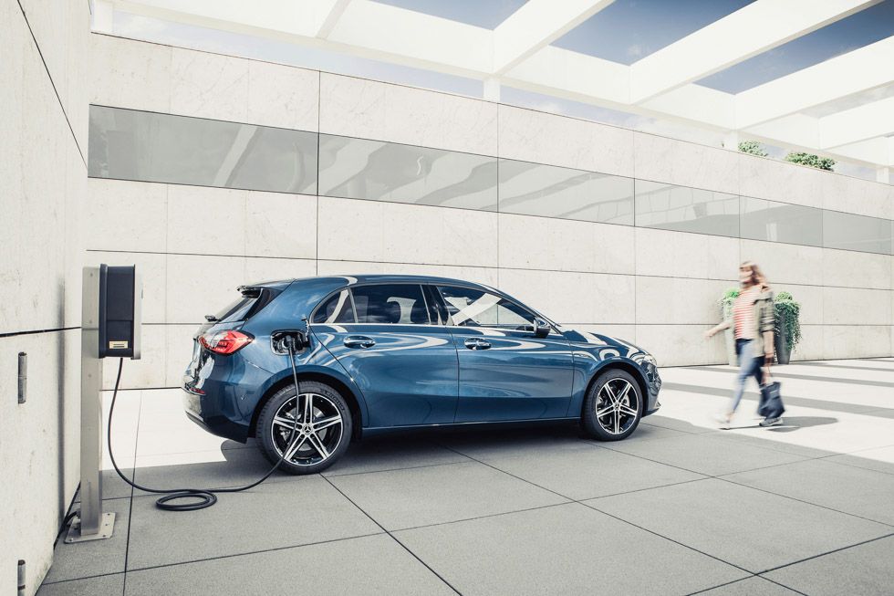 Los Mercedes Clase A y B ya tienen híbrido enchufable