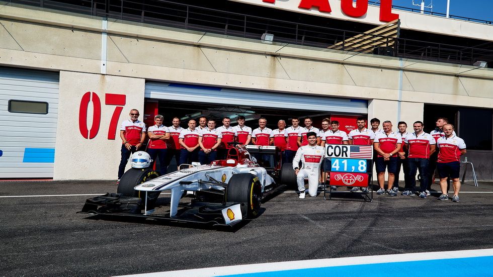 Juan Manuel Correa con el equipo Alfa Romeo Racing en el circuito de Paul Ricard con el Sauber C32