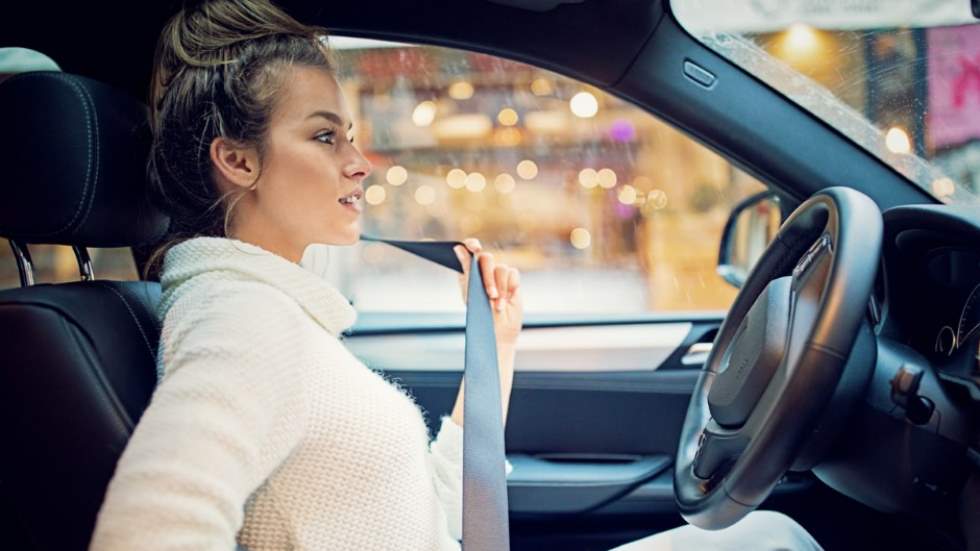 Por qué los coches nuevos son más seguros para los hombres que para las mujeres