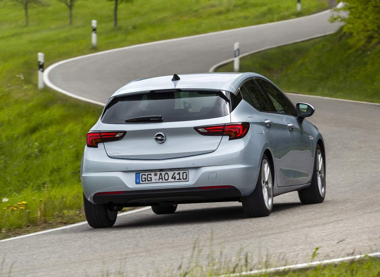 Astra, Serie 1, Mazda3 Skyactiv-X y Golf, el póker de nuevos compactos