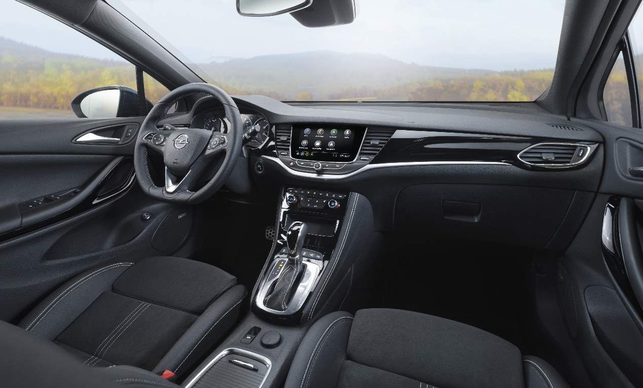Astra, Serie 1, Mazda3 Skyactiv-X y Golf, el póker de nuevos compactos