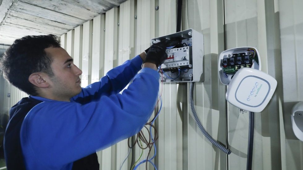 Punto de carga para coche eléctrico: ¿puede la comunidad poner problemas? ¿Se necesita permiso?