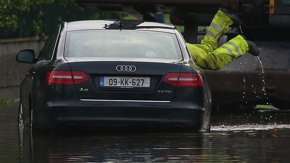 Lluvias torrenciales, tormentas, granizo… ¿cubre el seguro los daños a los coches? ¿Cómo reclamar?