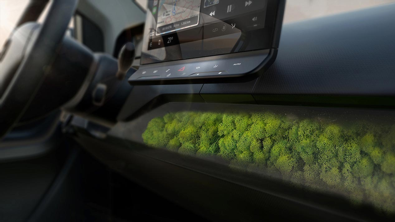 Sono Sion, el eléctrico con paneles solares y musgo en el interior