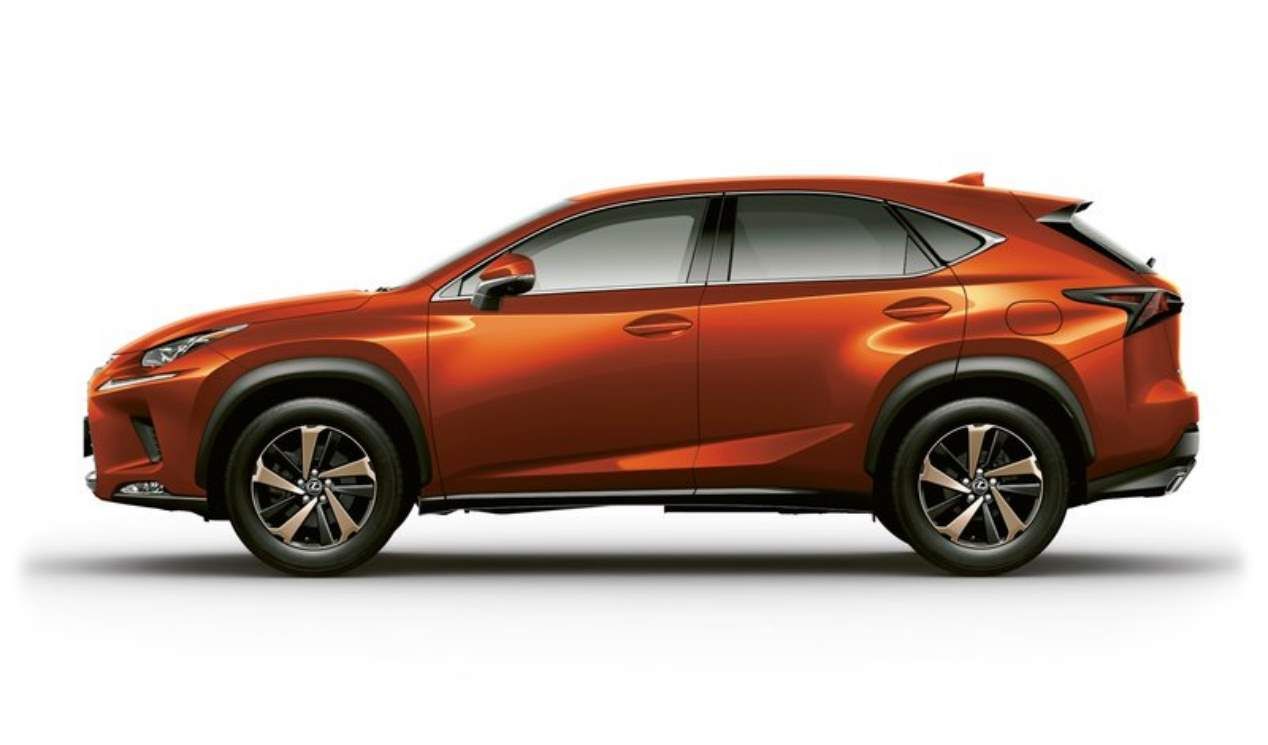 El Lexus NX 300h, ahora a la venta en color Naranja Carnelian