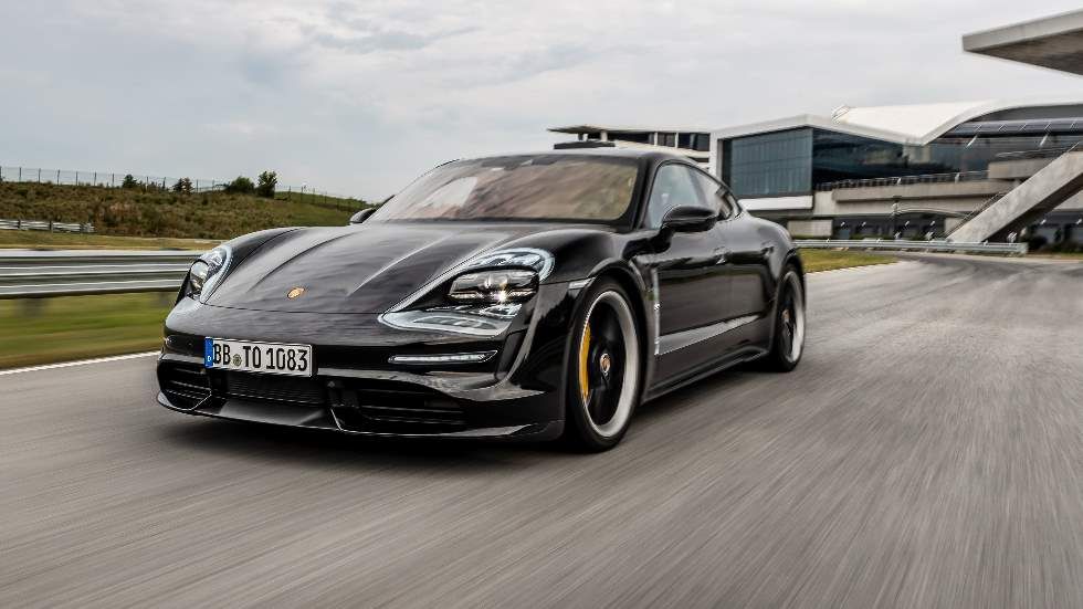 Porsche Taycan 2020: todos los datos y fotos oficiales del nuevo súper coche eléctrico