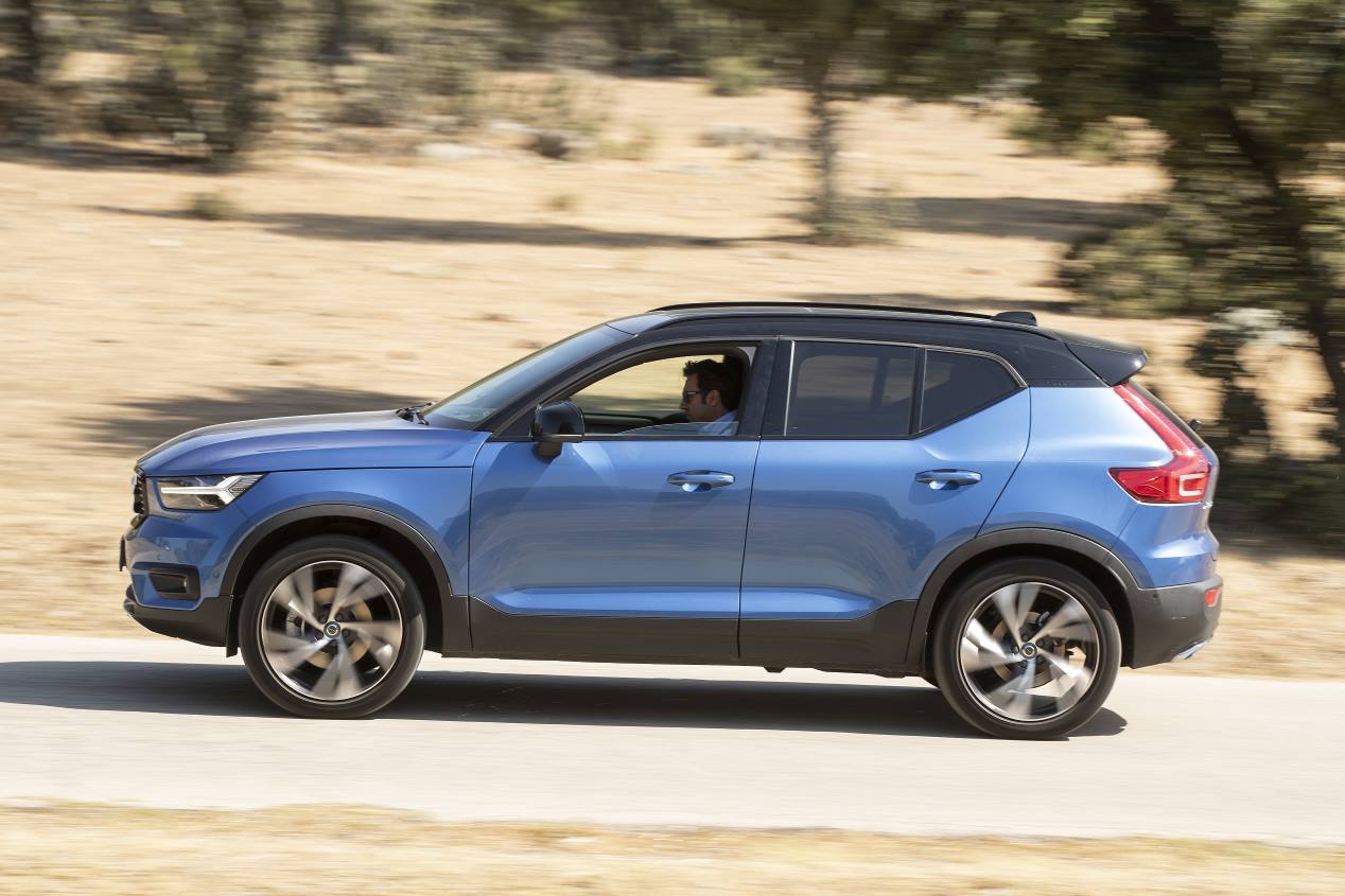 Comparativa: Range Rover Evoque D180 AWD vs Volvo XC40 D4 AWD