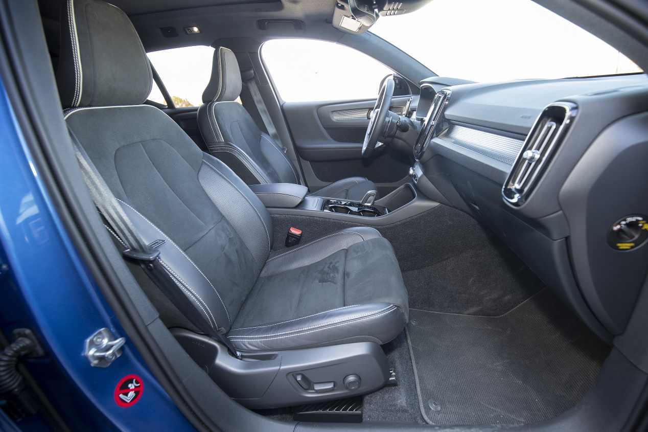 Comparativa: Range Rover Evoque D180 AWD vs Volvo XC40 D4 AWD