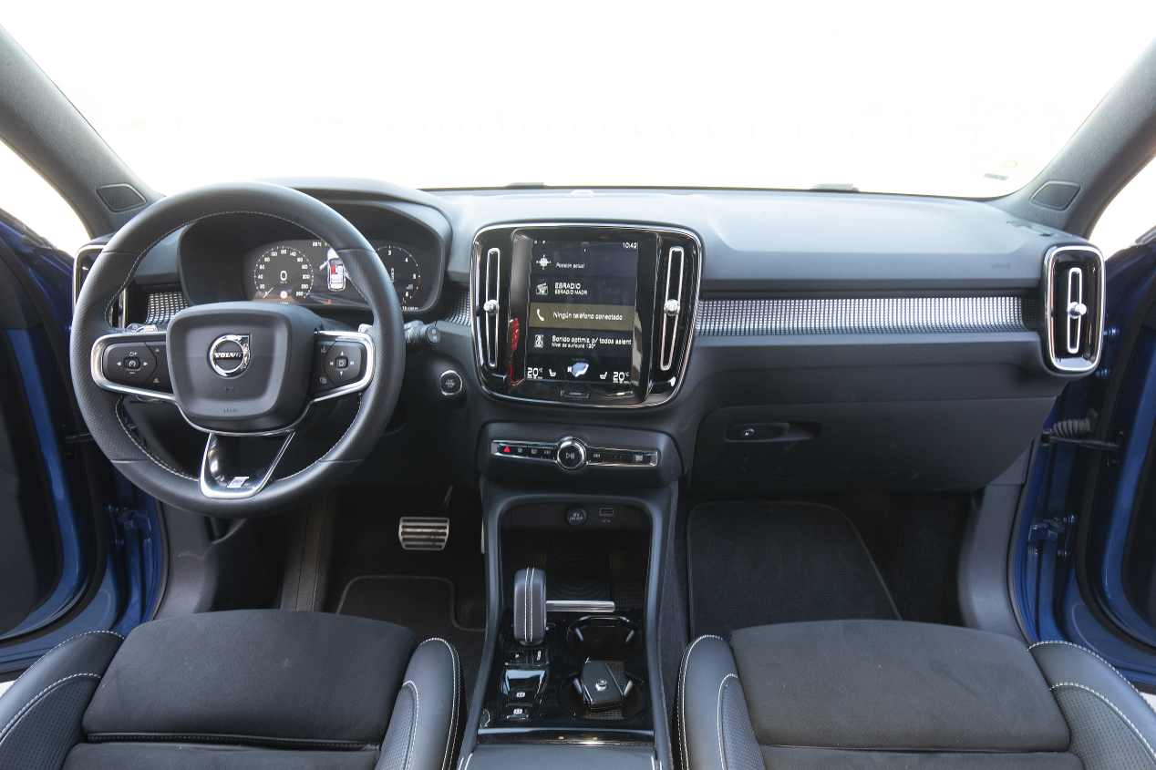 Comparativa: Range Rover Evoque D180 AWD vs Volvo XC40 D4 AWD