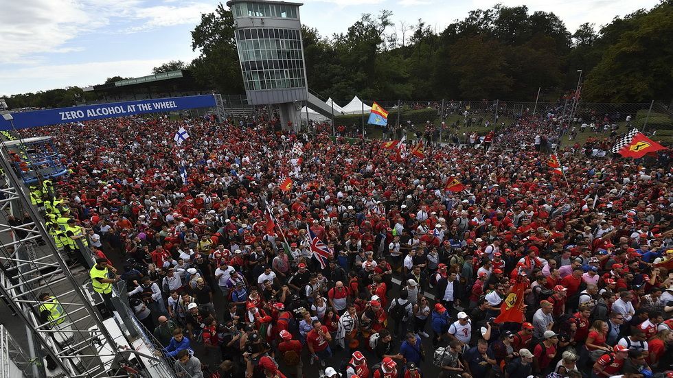 El púbico invadió la pista de Monza para ver el podio de 2018