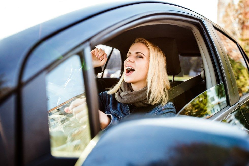 Las 10 canciones más escuchadas en los viajes en coche en España y en Europa