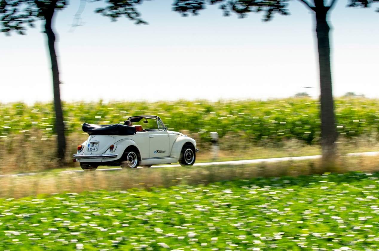 Así es el VW e-Beetle eléctrico, el Escarabajo con más "chispa"