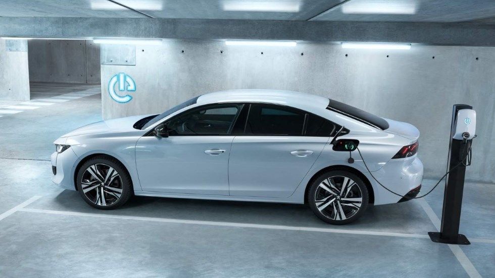 Peugeot 508 Hybrid: fotos y datos definitivos de la nueva berlina