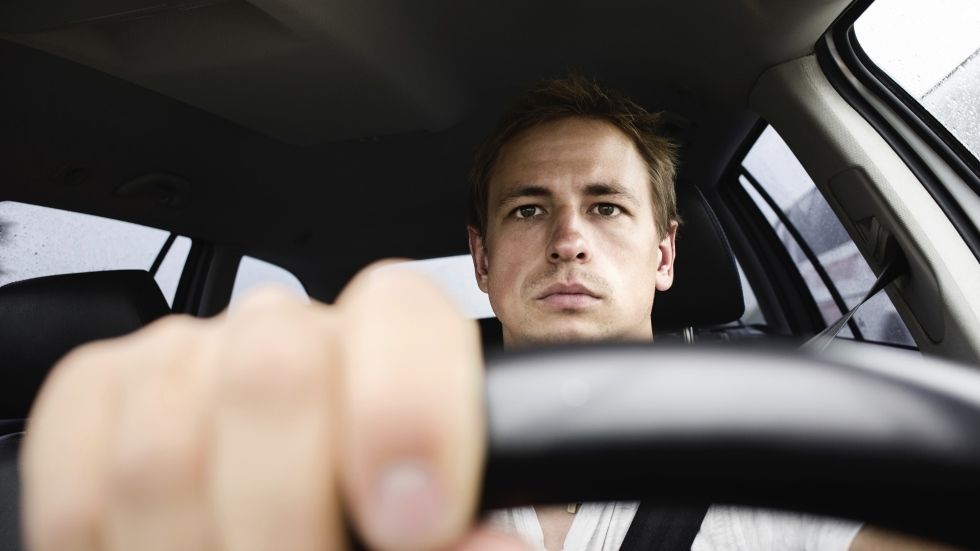 Mucho tiempo sentado al volante: 3 minutos de ejercicio mejorarán tu salud