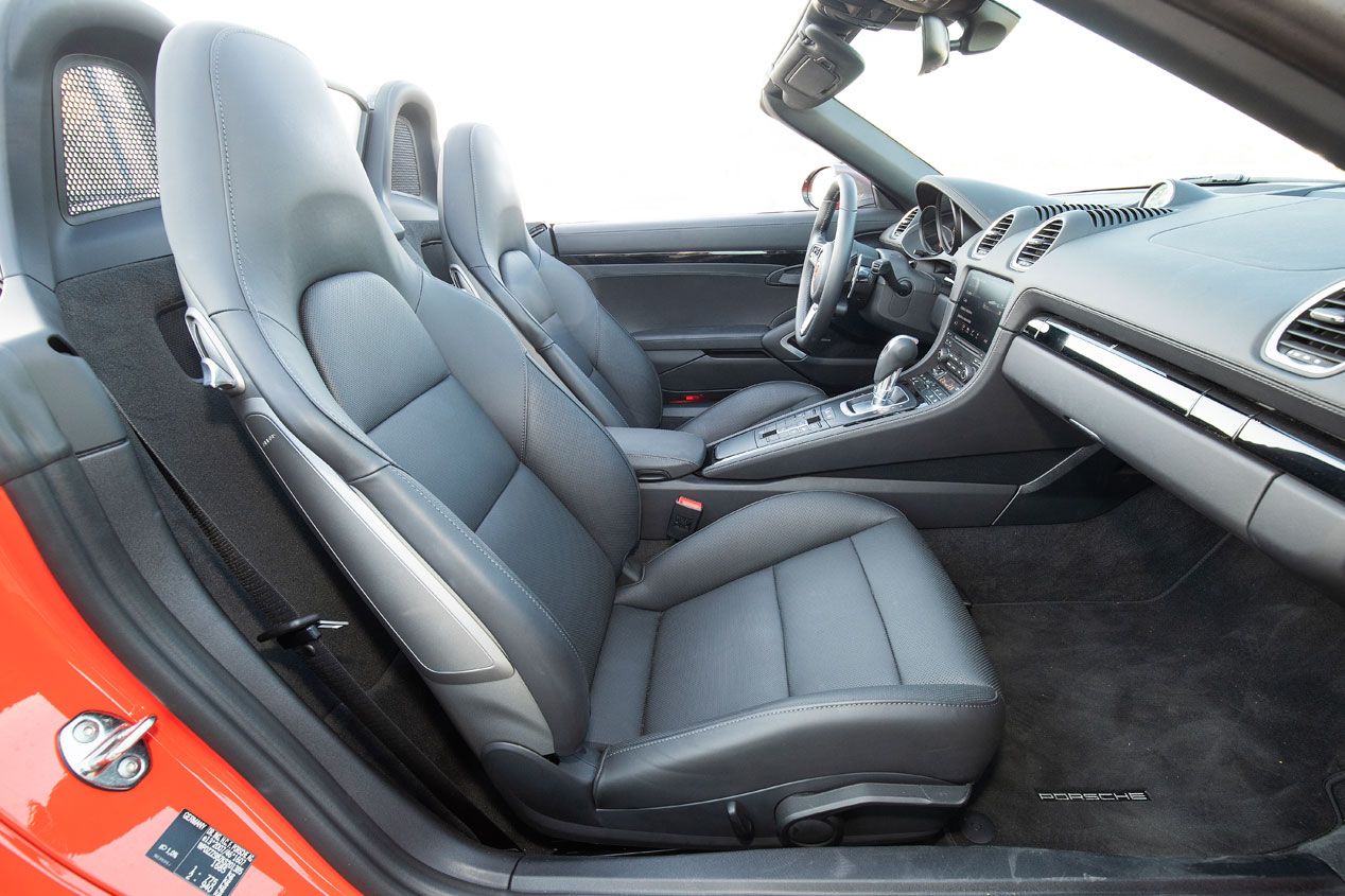 BMW Z4 vs Porsche 718 Boxster T, las mejores fotos
