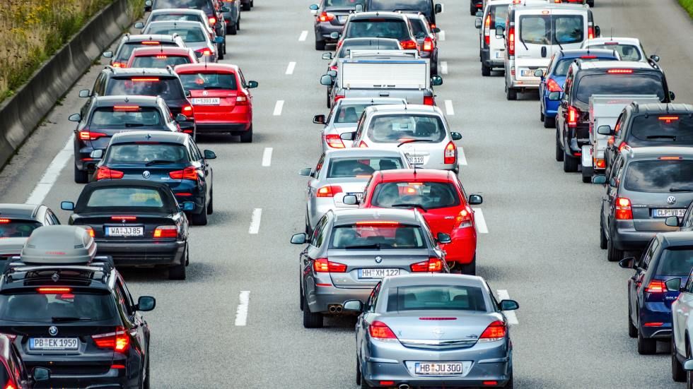 La prohibición (o no) del diésel y la gasolina en España, en 7 claves y opiniones