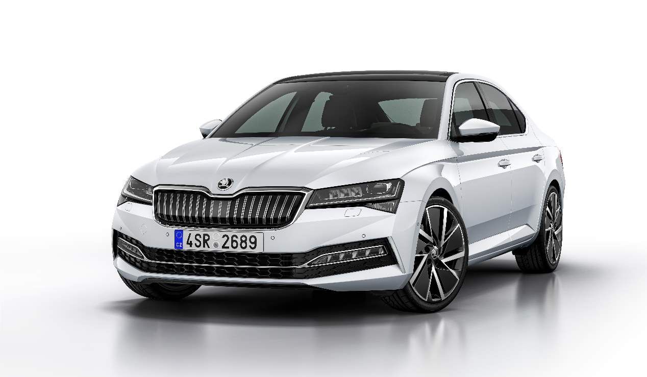 El Skoda Superb iV híbrido enchufable, casi a punto