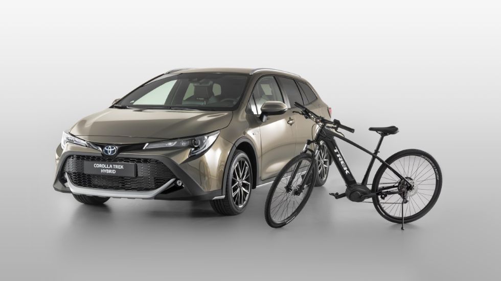 Toyota Corolla Trek: el compacto híbrido, ahora con estética off road… y bicicleta