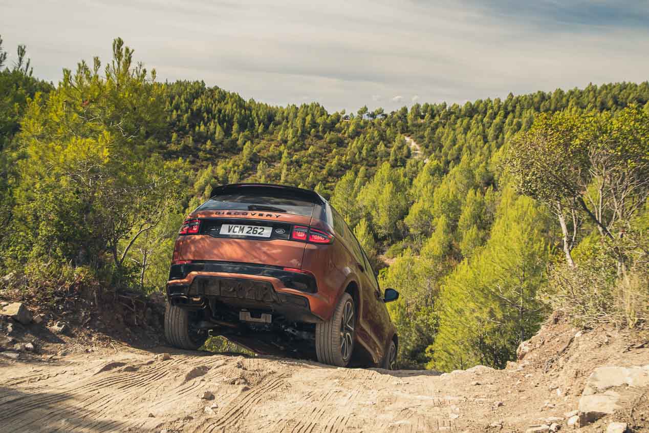 Así y es y así va la nueva generación Land Rover Discovery Sport 